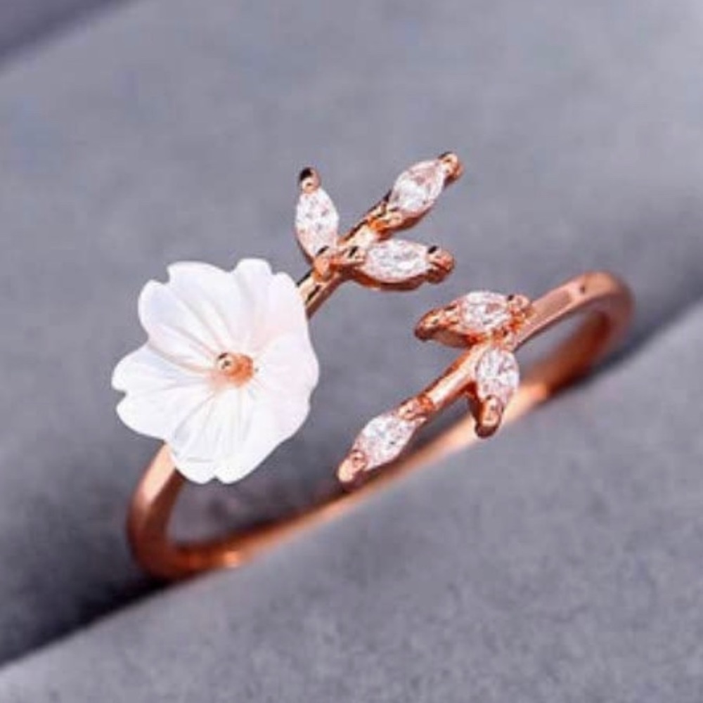 Adjustable Flower Ring - Picture 2 of 4